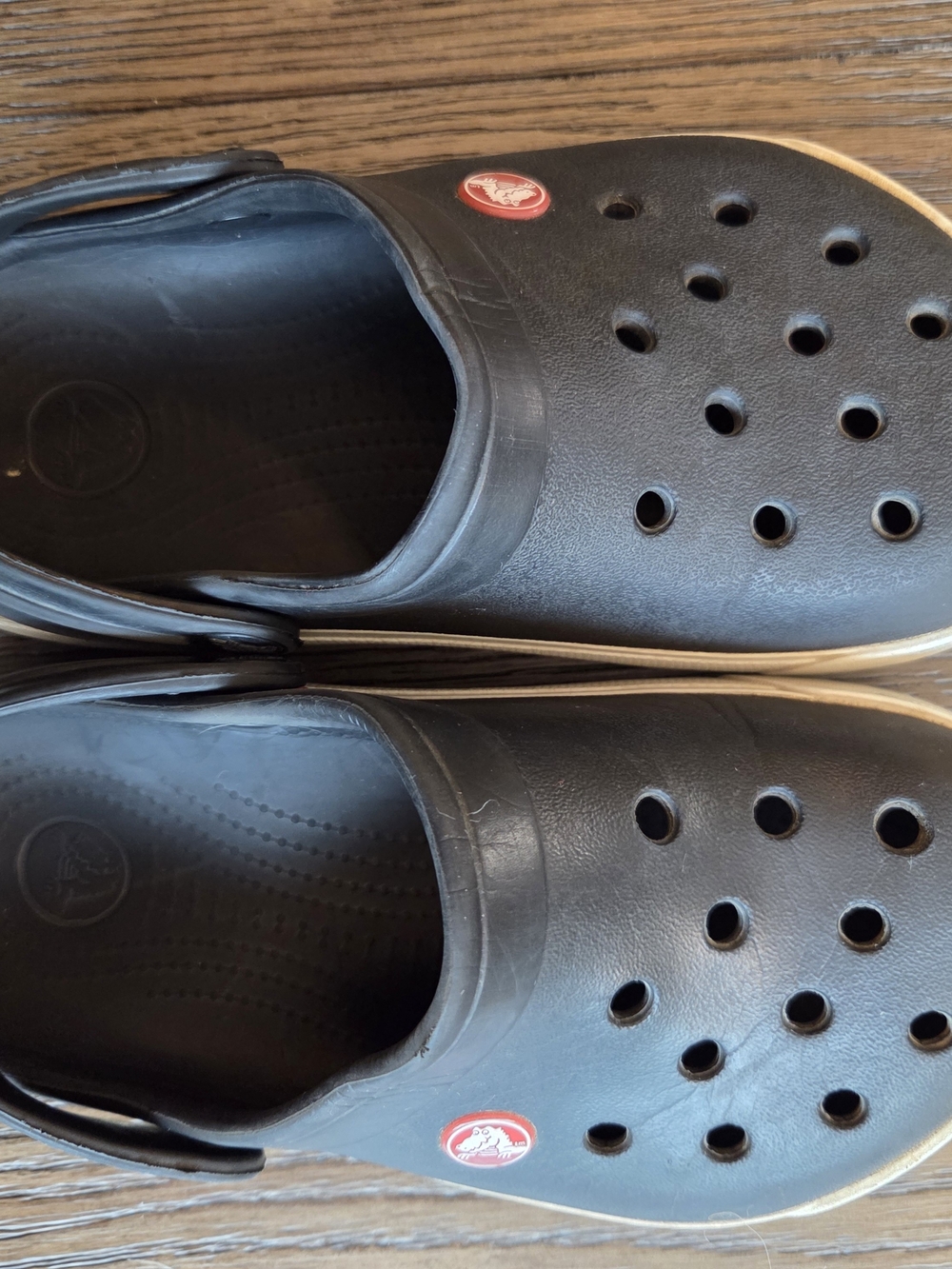 Crocs Classic Clog in Black with White Trim - Picture 4 of 4